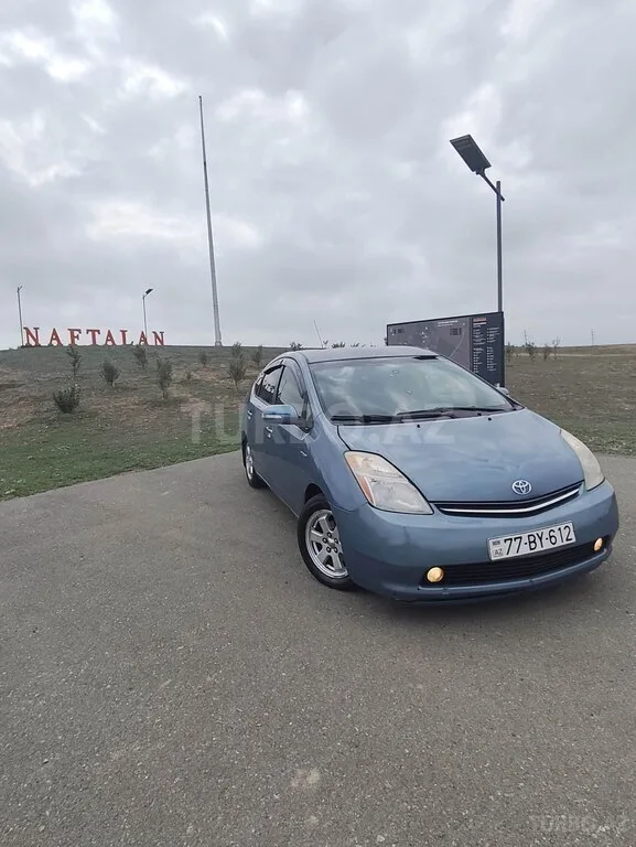 Toyota Prius — foto 1/4