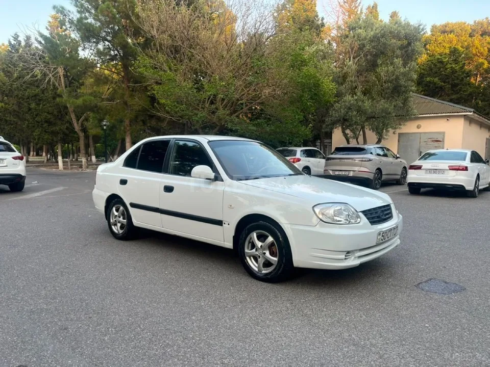 Hyundai Accent — foto 2/4