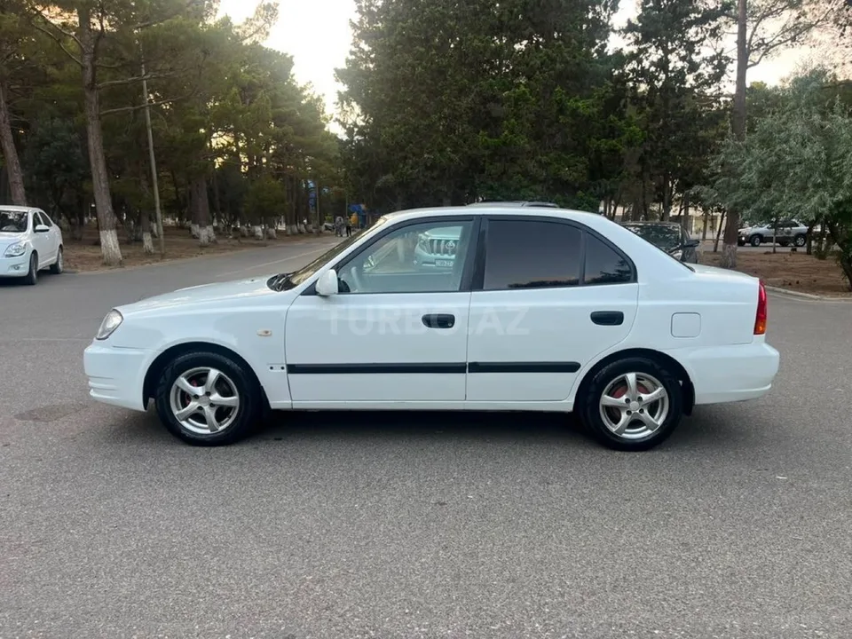 Hyundai Accent — foto 4/4