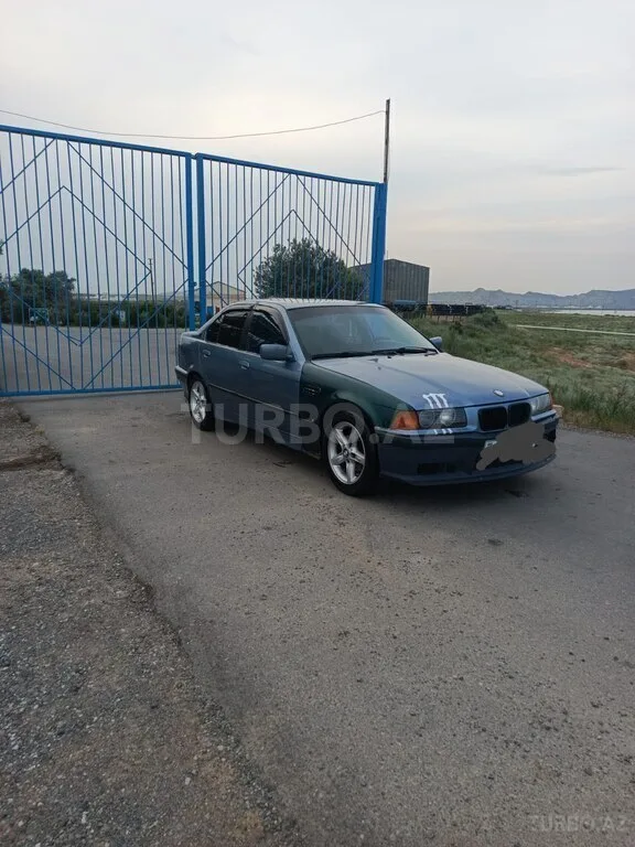 BMW 318 — foto 1/4