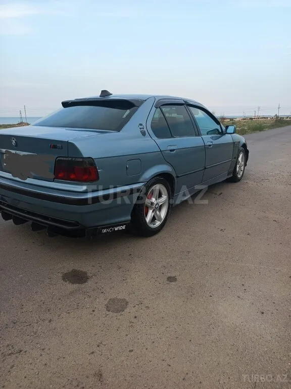 BMW 318 — foto 3/4