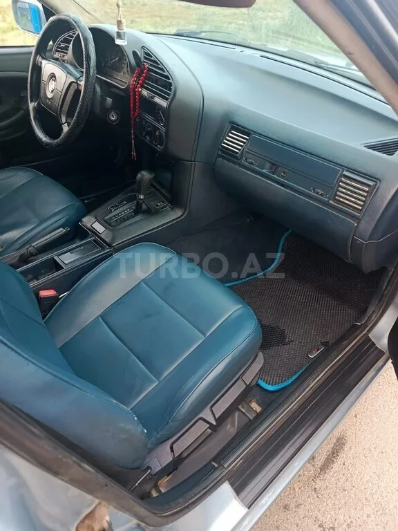BMW 318 — foto 4/4
