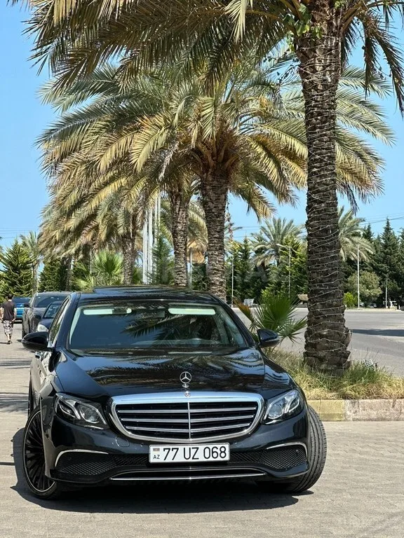 Mercedes E 220 d — foto 1/4