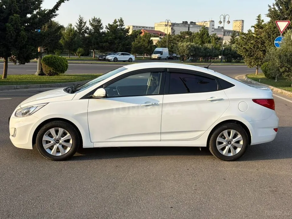 Hyundai Accent — foto 2/4
