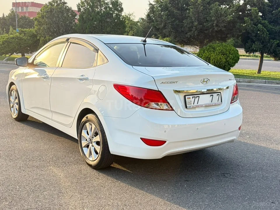 Hyundai Accent — foto 3/4