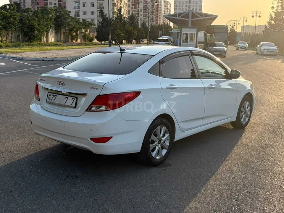 Hyundai Accent — foto 4/4