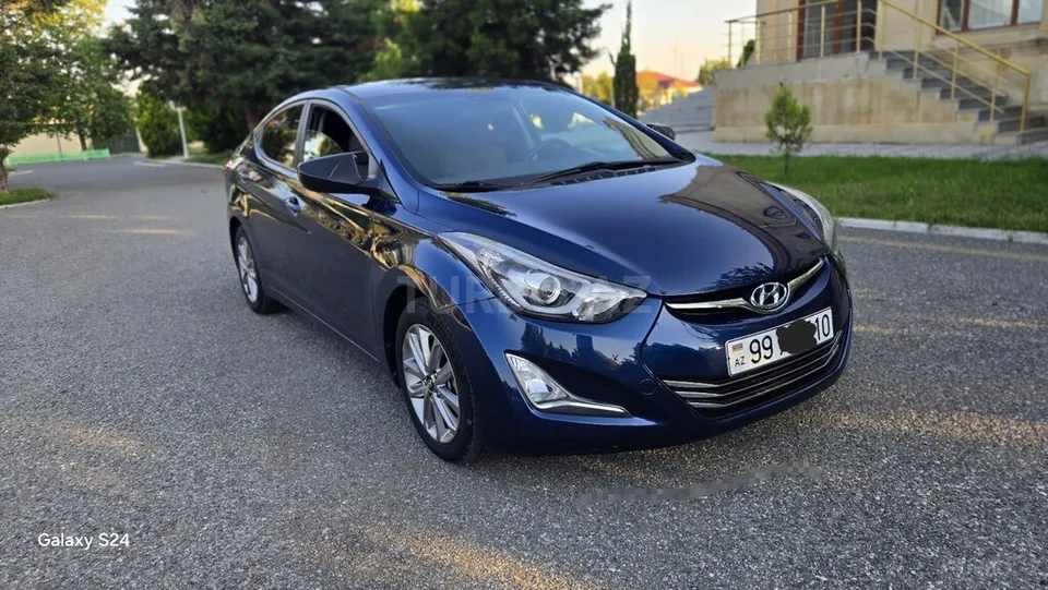 Hyundai Elantra — foto 2/4