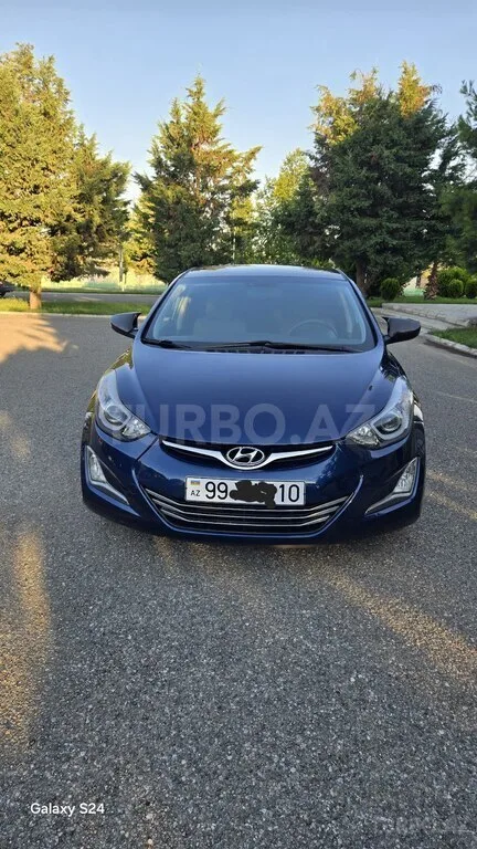 Hyundai Elantra — foto 3/4