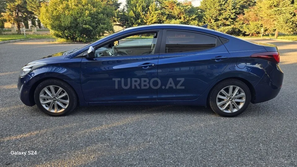 Hyundai Elantra — foto 4/4