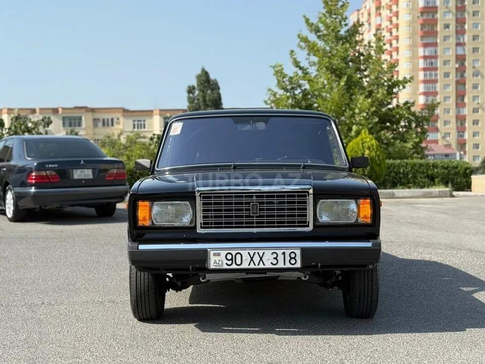 LADA (VAZ) 2107 — foto 1/4