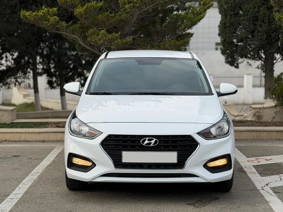 Hyundai Accent — foto 1/4
