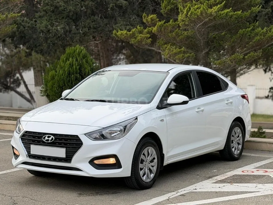 Hyundai Accent — foto 3/4