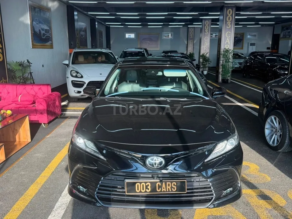 Toyota Camry — foto 1/4