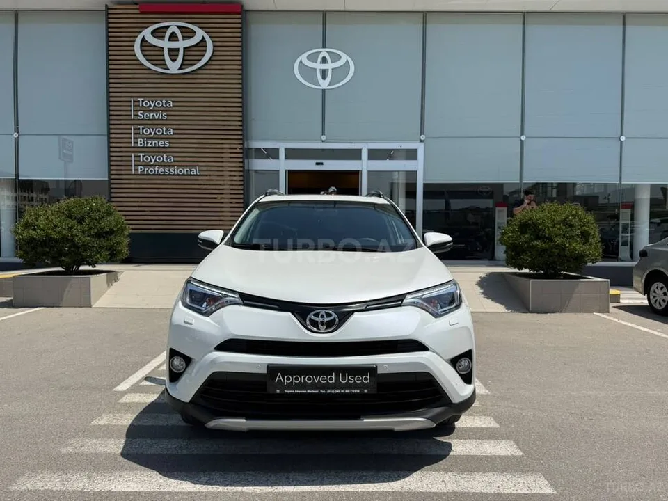 Toyota RAV4 — foto 1/4