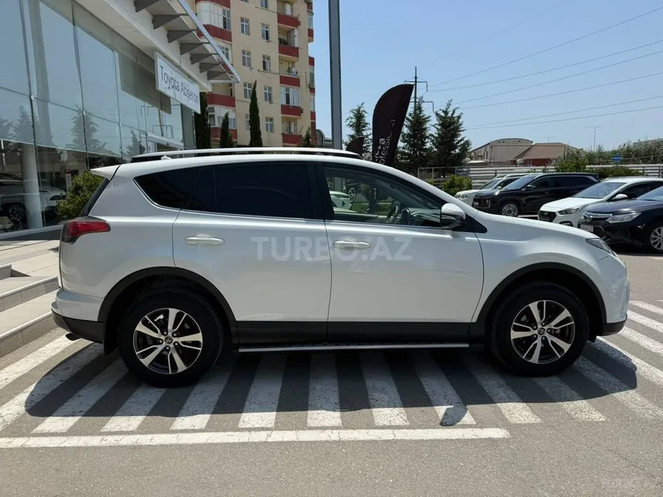 Toyota RAV4 — foto 3/4