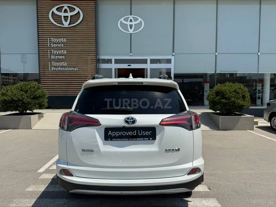 Toyota RAV4 — foto 4/4