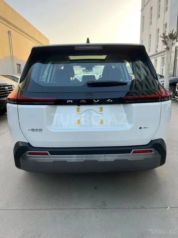 Toyota RAV4 — foto 2/4
