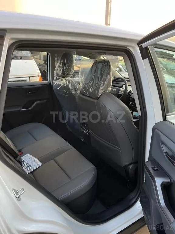 Toyota RAV4 — foto 4/4