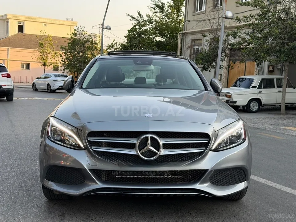 Mercedes C 300 — foto 1/4