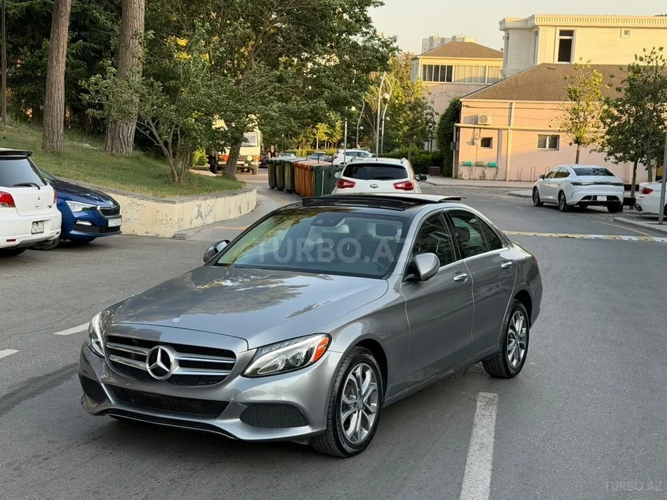 Mercedes C 300 — foto 3/4