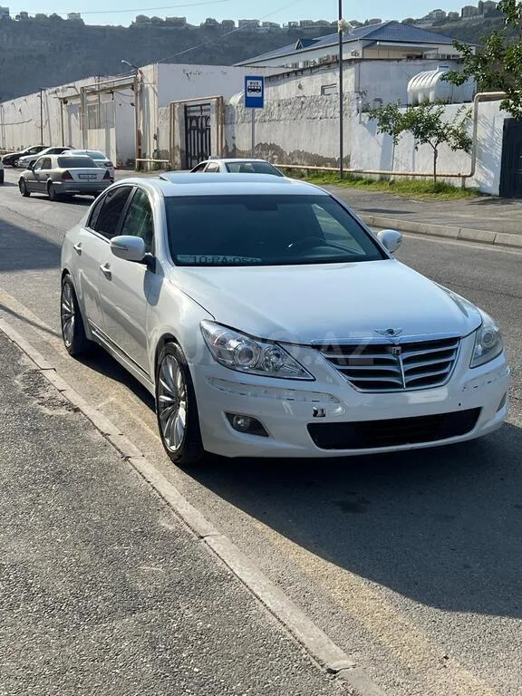 Hyundai Genesis — фото 1/4