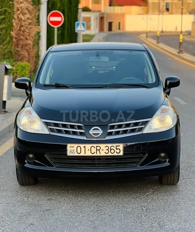 Nissan Tiida — foto 1/4