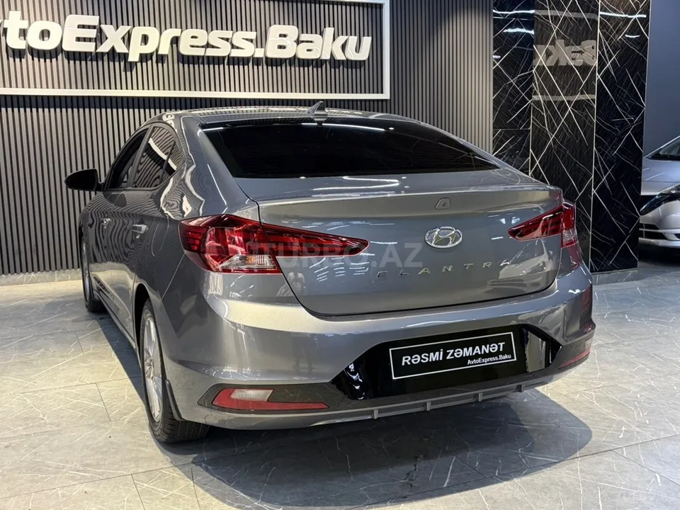 Hyundai Elantra — foto 4/4