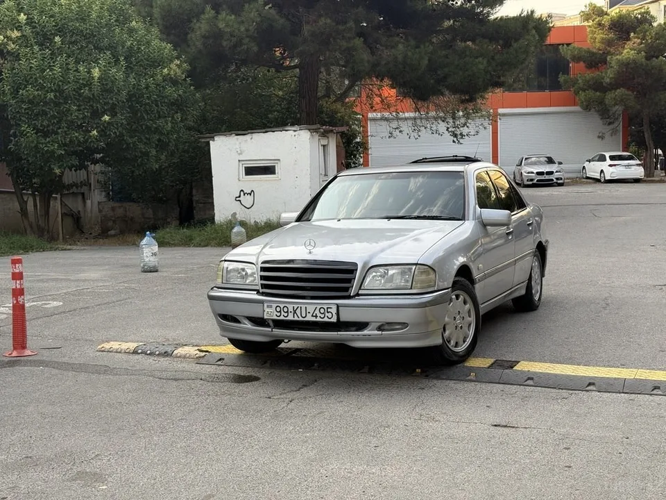 Mercedes C 240 — foto 1/4