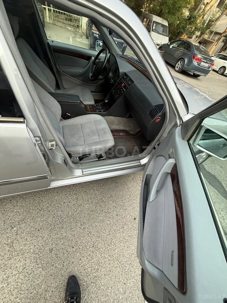 Mercedes C 240 — foto 2/4