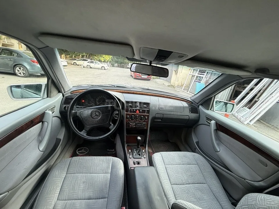 Mercedes C 240 — foto 3/4