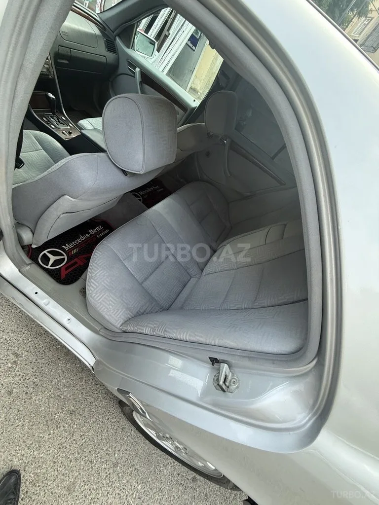 Mercedes C 240 — foto 4/4