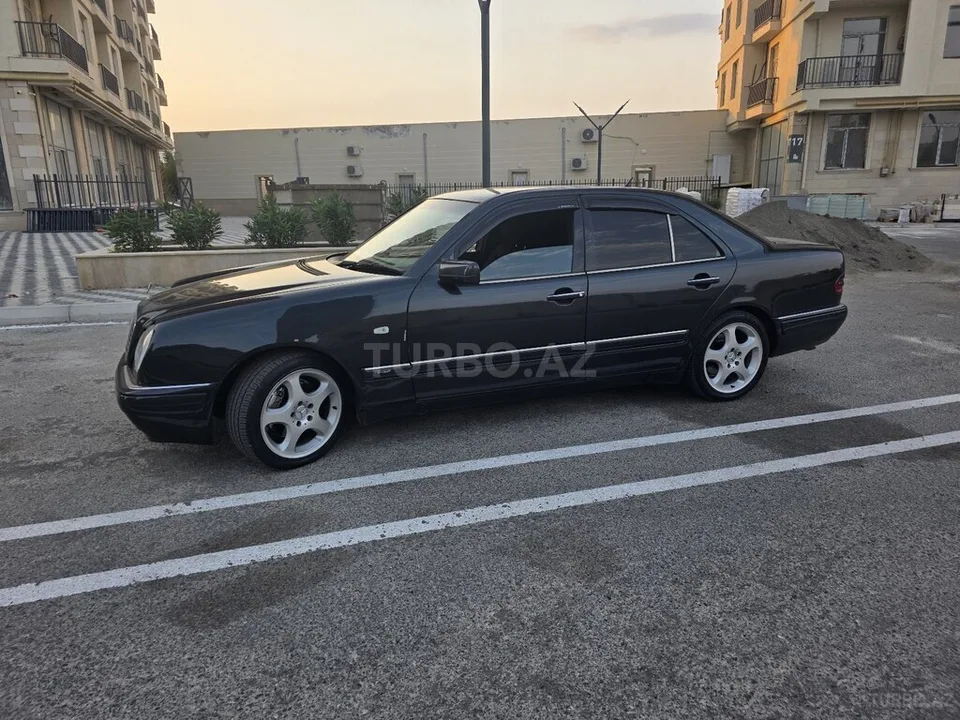 Mercedes E 280 — foto 3/4