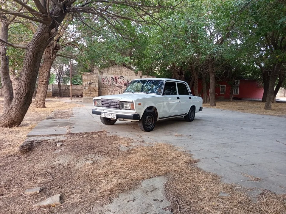 LADA (VAZ) 2107 — foto 1/4