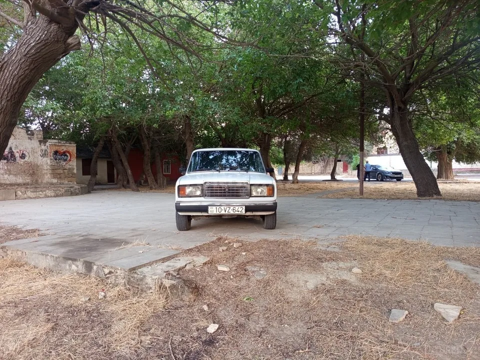LADA (VAZ) 2107 — foto 2/4