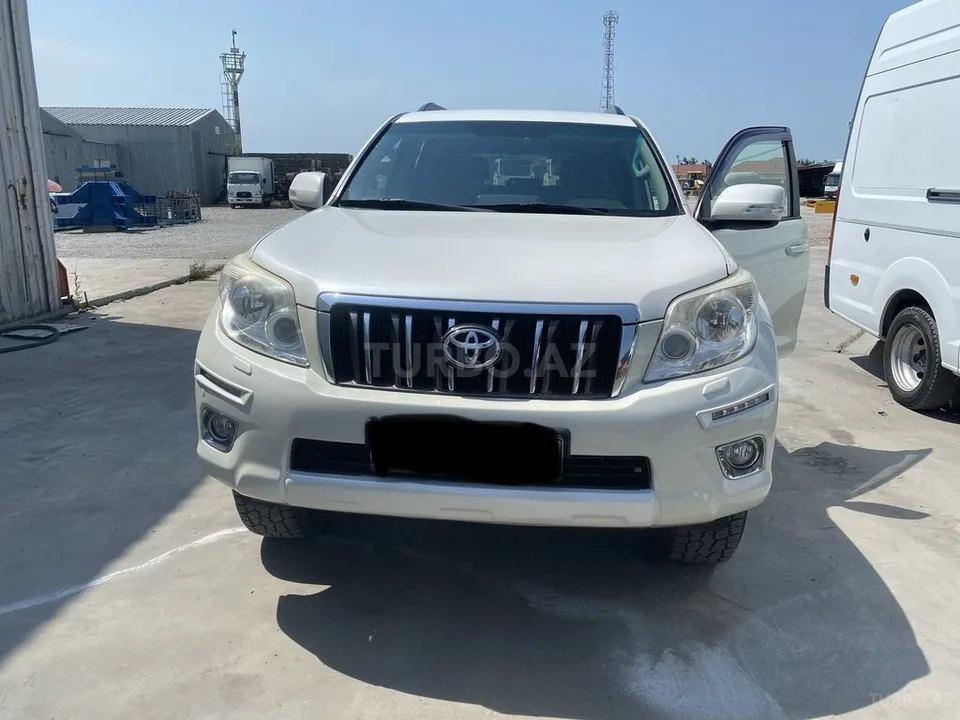 Toyota Land Cruiser Prado — foto 1/4