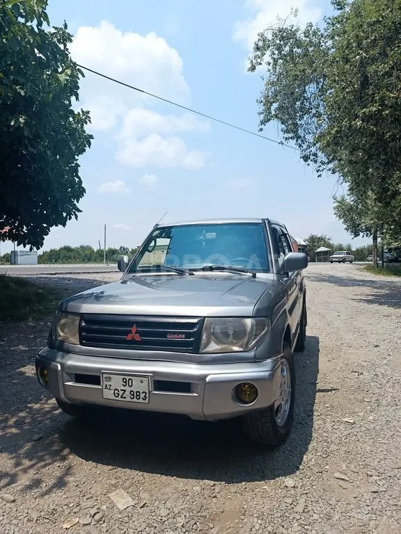 Mitsubishi Pajero io — foto 1/4