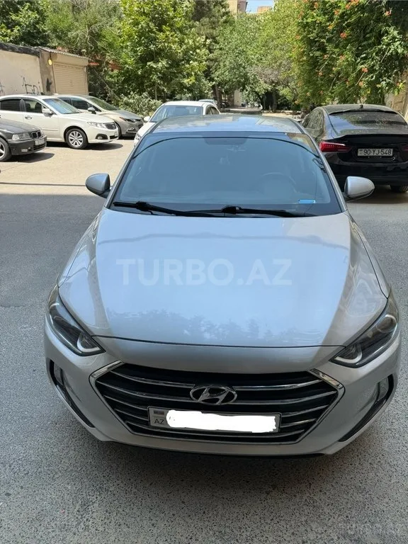 Hyundai Elantra — фото 2/4