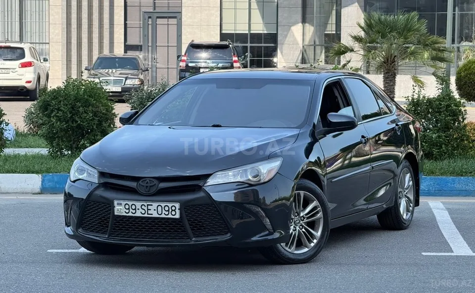 Toyota Camry — foto 1/4