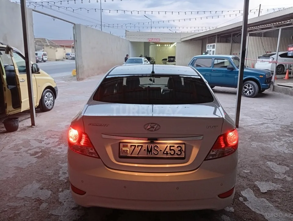 Hyundai Accent — foto 4/4