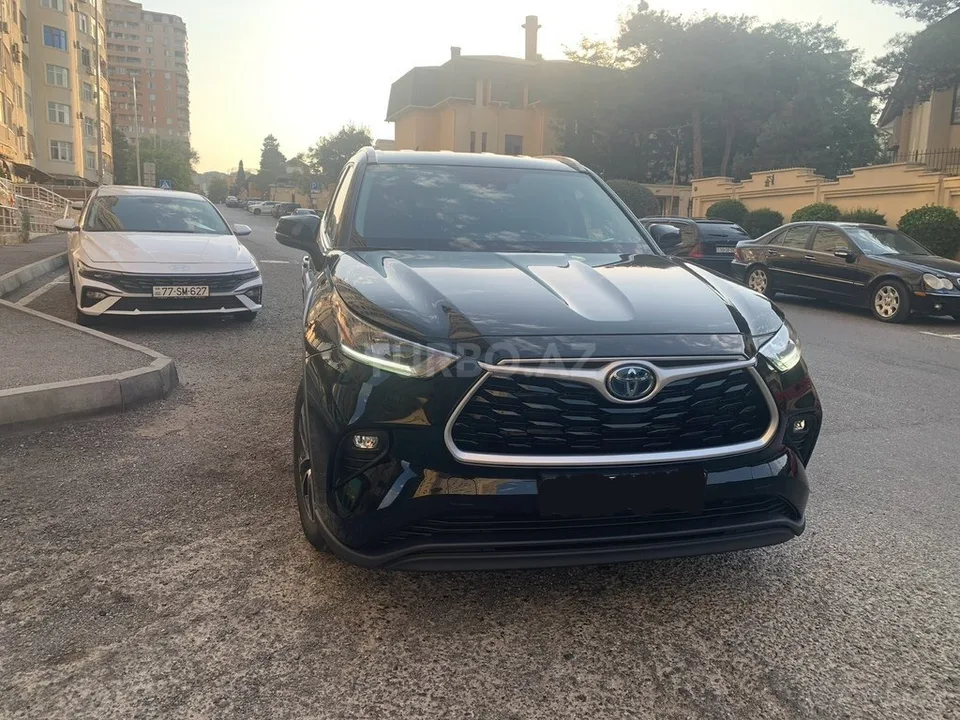 Toyota Highlander — foto 1/4