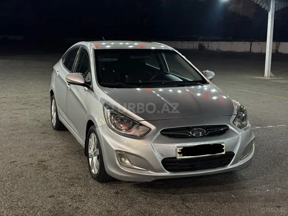 Hyundai Accent — foto 1/4