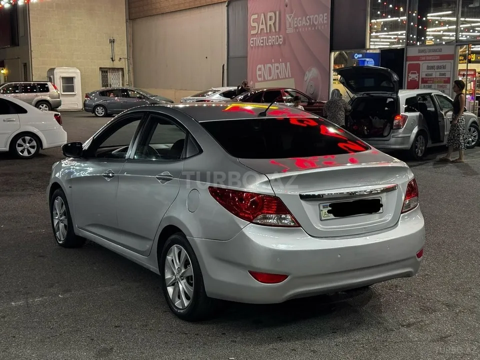 Hyundai Accent — foto 2/4