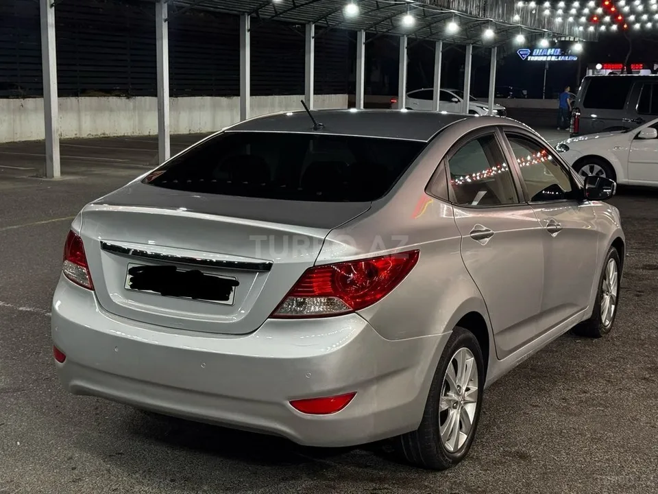 Hyundai Accent — foto 3/4