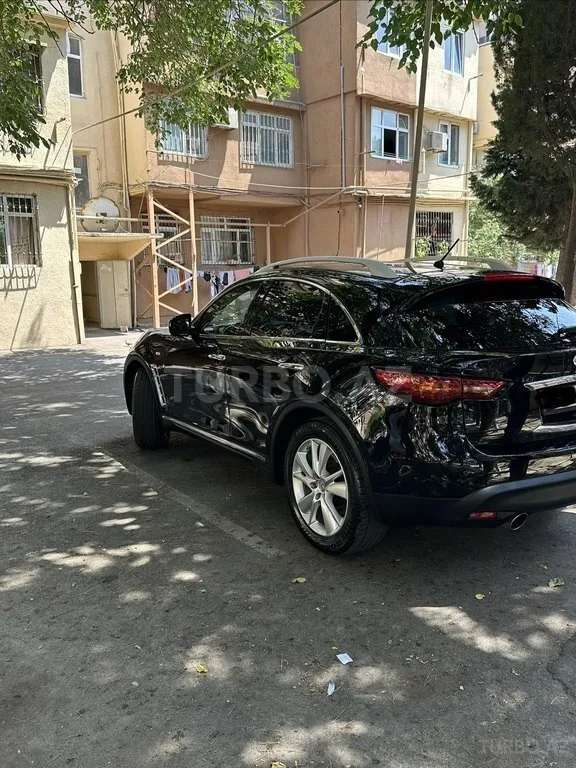 Infiniti QX70 — foto 3/4