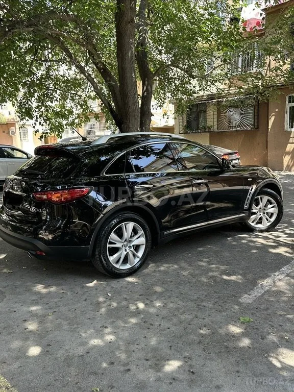 Infiniti QX70 — foto 4/4