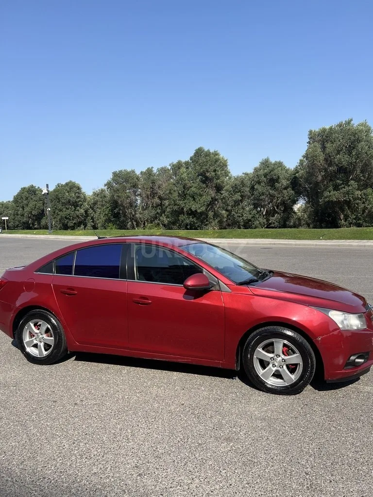 Chevrolet Cruze — foto 3/4