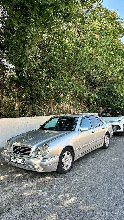 Mercedes E 280 — foto 1/4