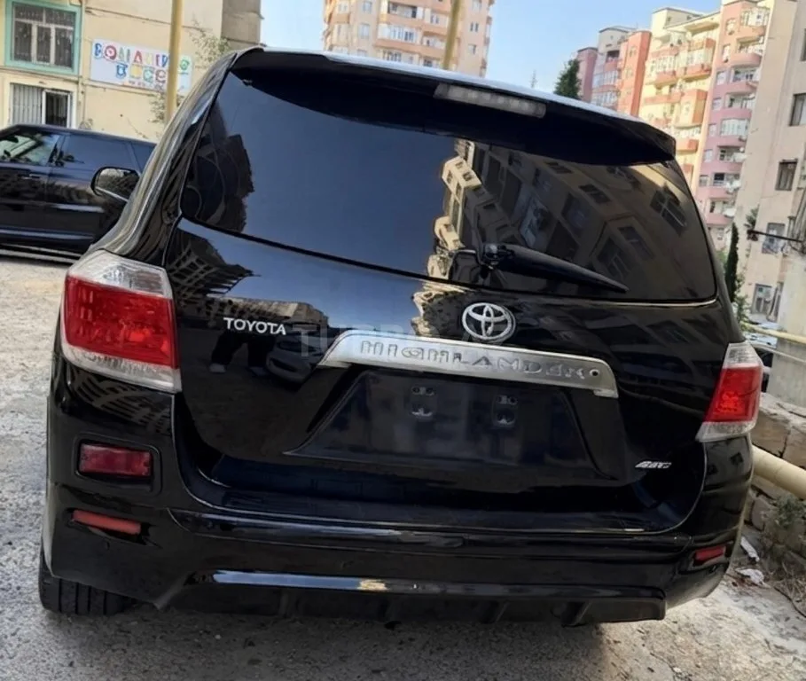 Toyota Highlander — foto 2/4
