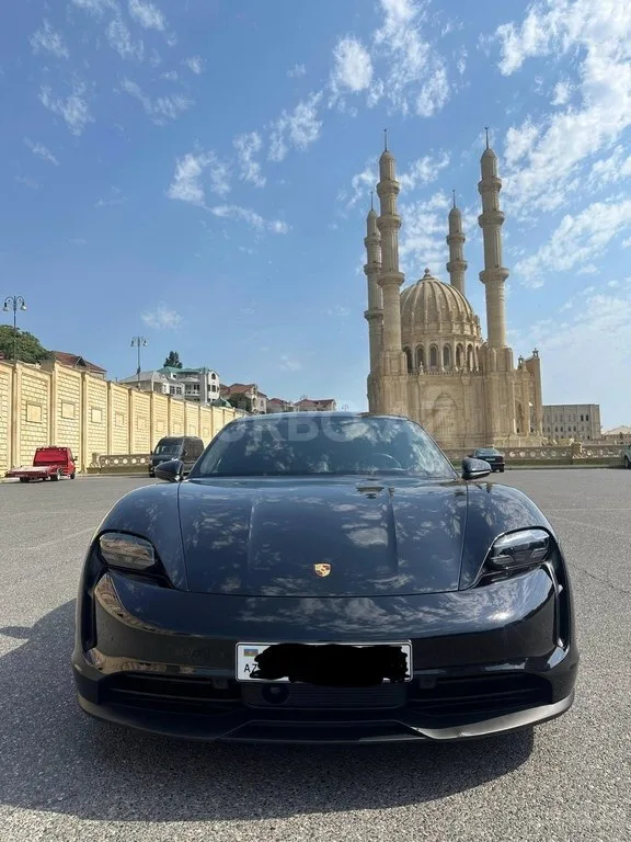 Porsche Taycan 4S — foto 1/4