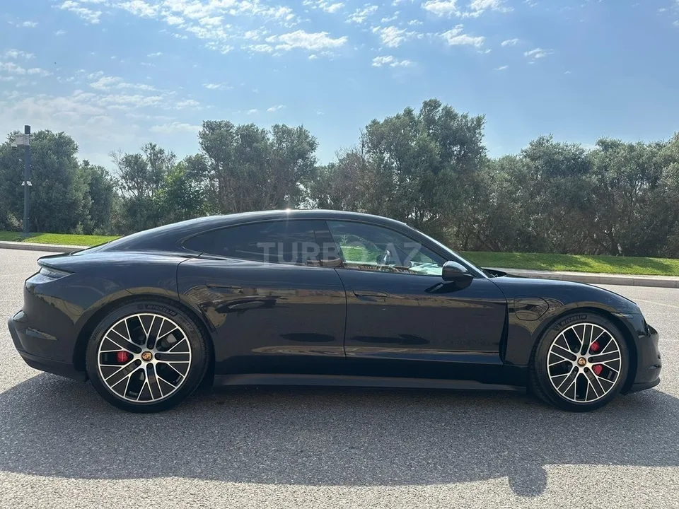 Porsche Taycan 4S — foto 4/4